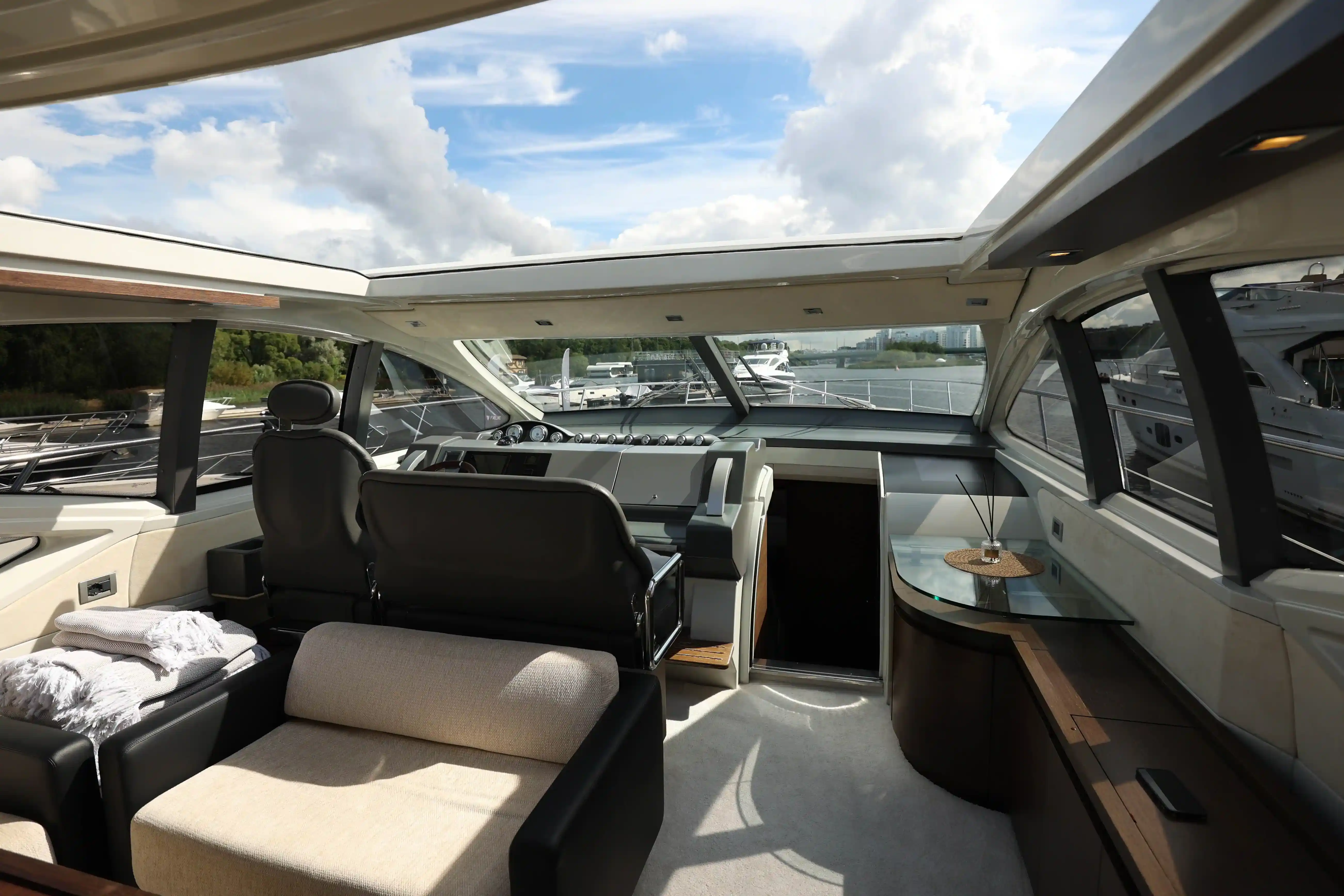 Аренда яхты AZIMUT 62 image- 5